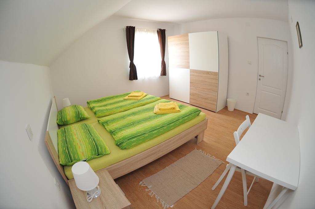 Apartments Zugec Selište Drežničko Habitación foto