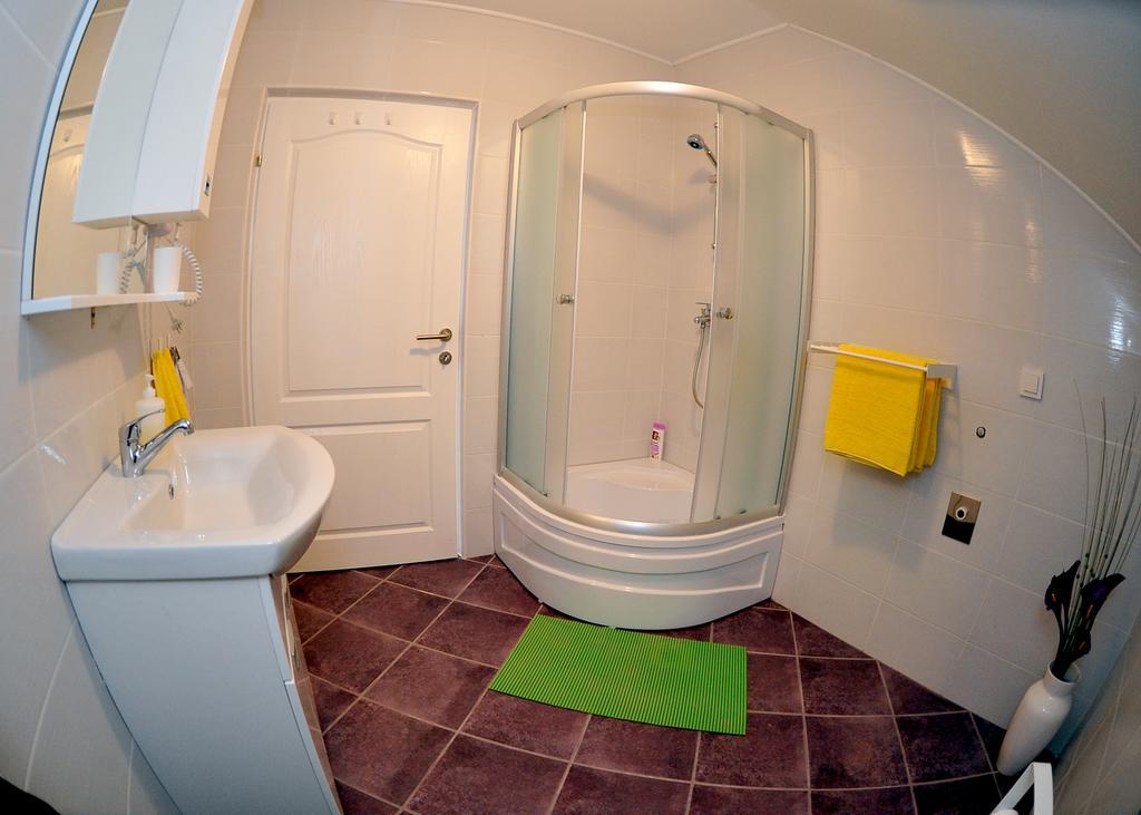Apartments Zugec Selište Drežničko Habitación foto